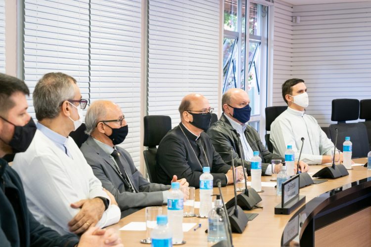 Bispo Dom Sérgio agradece compromisso da Itaipu com a comunidade