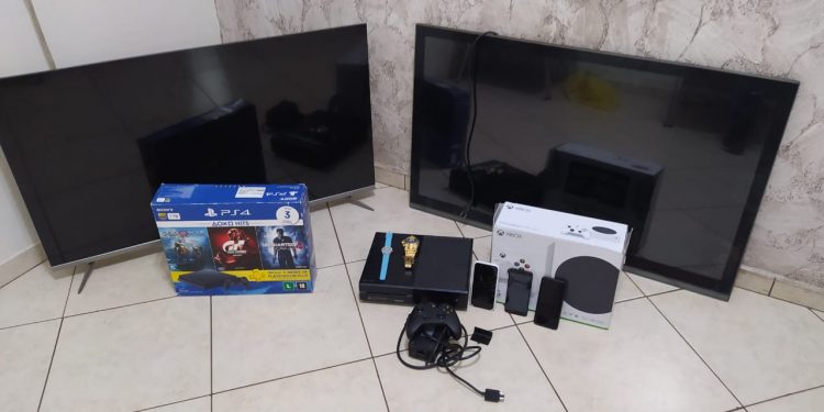 Polícia Civil prende estelionatários em flagrante