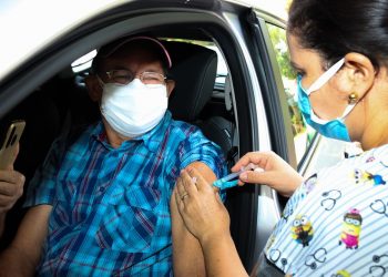 Foz do Iguaçu tem quase 50% da população adulta vacinada com a primeira dose contra a Covid