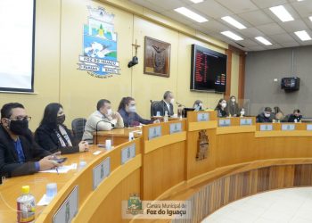 Educadores pedem suspensão das aulas presenciais em Foz, durante audiência pública da Câmara