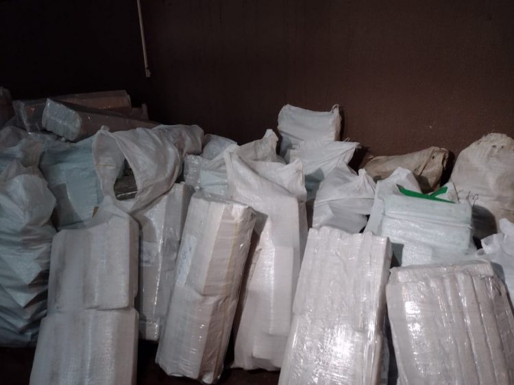 Homem é preso pela PM com quase uma tonelada de maconha no Condomínio Grande Lago