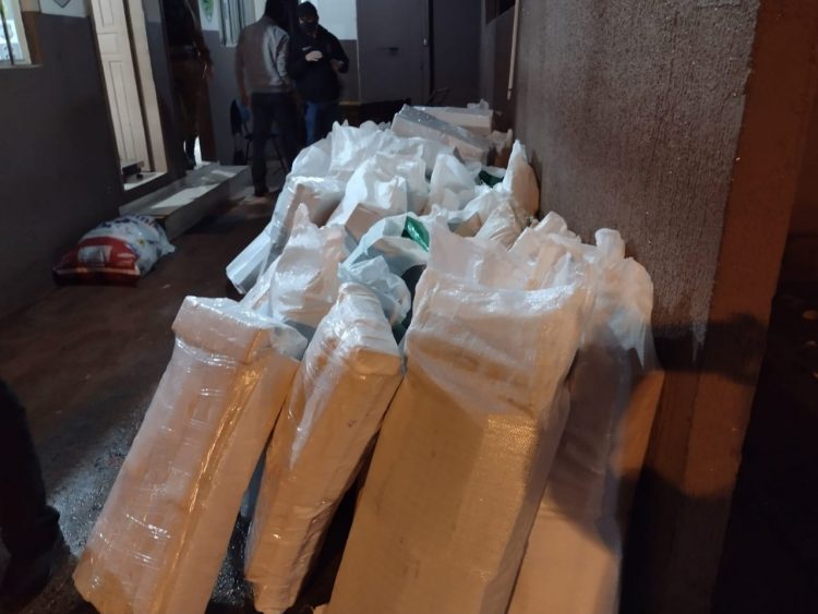 Homem é preso pela PM com quase uma tonelada de maconha no Condomínio Grande Lago