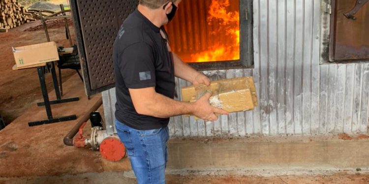 Polícia Civil realiza 3ª incineração do ano de 2021