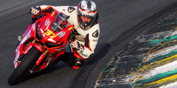 Piloto iguaçuense é o atual líder do maior campeonato de motovelocidade da América Latina