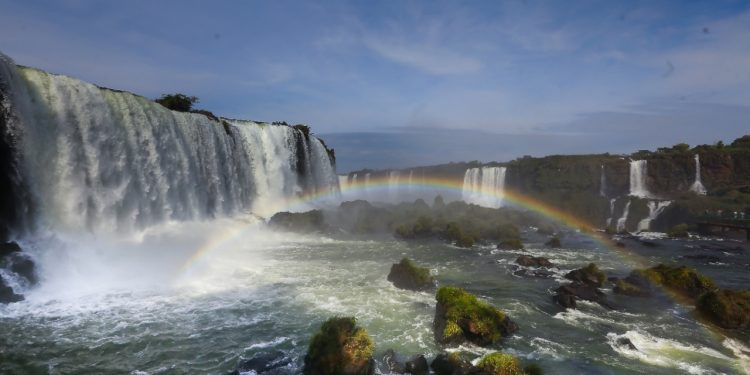 Cataratas do Iguaçu registra 1 milhão de litros por segundo