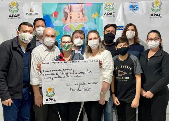 Banda  Botox repassa mais de 13 mil reais à Apae de Foz arrecadados durante live