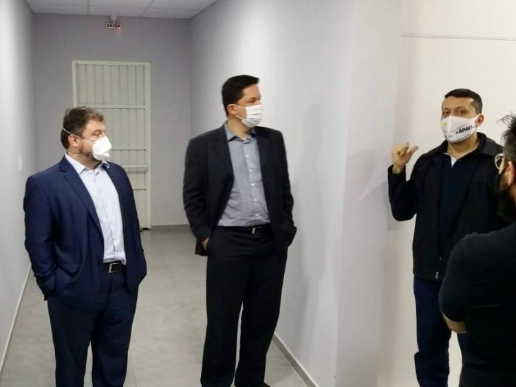 Banda  Botox repassa mais de 13 mil reais à Apae de Foz arrecadados durante live