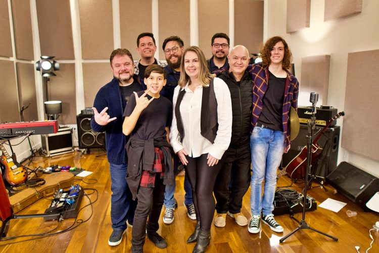 Banda Botox repassa mais de 13 mil reais à Apae de Foz arrecadados durante live