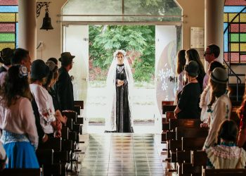 Pesquisa sobre antepassados revela noiva vestida de preto e vira documentário
