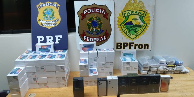 Policiais apreendem ônibus na BR 277, próximo a Céu Azul
