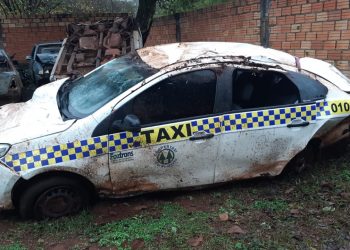 Taxi de Foz é abandonado após acidente no Paraguai