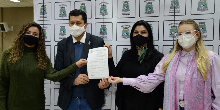 Projeto de lei que veda nomeação de condenados pela Lei Maria da Penha começa a tramitar na Câmara de Foz