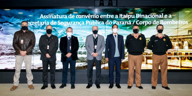 Itaipu firma convênio para reforçar frota dos Bombeiros