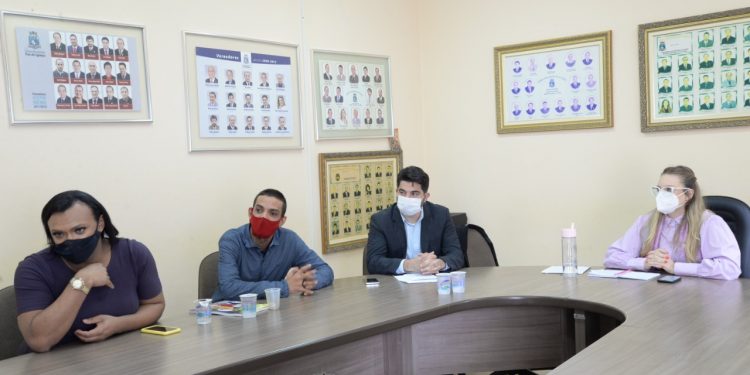 Vereadores se reuniram com representantes da comunidade LGBTQIA+ para dialogar sobre políticas públicas e inclusão