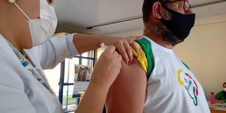 Secretaria de Saúde realiza novo mutirão para a vacinação de caminhoneiros contra covid nesta quarta-feira (30)