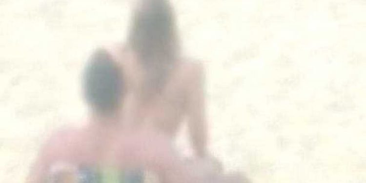 Casal é flagrado fazendo sexo em praia de SC e advertido por guarda-vidas