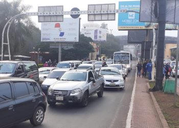 Informais bloqueiam acesso à Ponte da Amizade