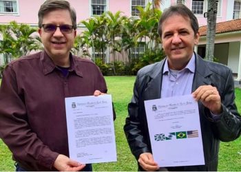 Chico Brasileiro pede apoio de embaixador dos EUA para viabilizar voo direto entre Foz e Miami