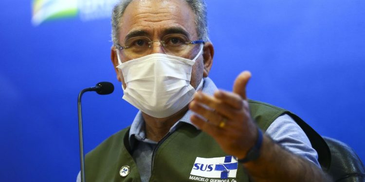 Ministro Queiroga convoca brasileiros a tomar segunda dose da vacina