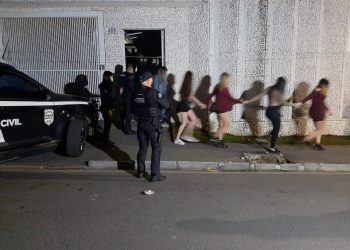 Doze pessoas são presas em festa clandestina com mais de 80 pessoas no Paraná