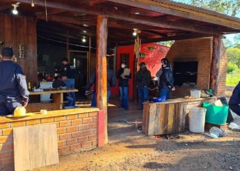 Mulher com familiares de Foz está desaparecida no Paraguai após ataque a fazenda que deixou um morto