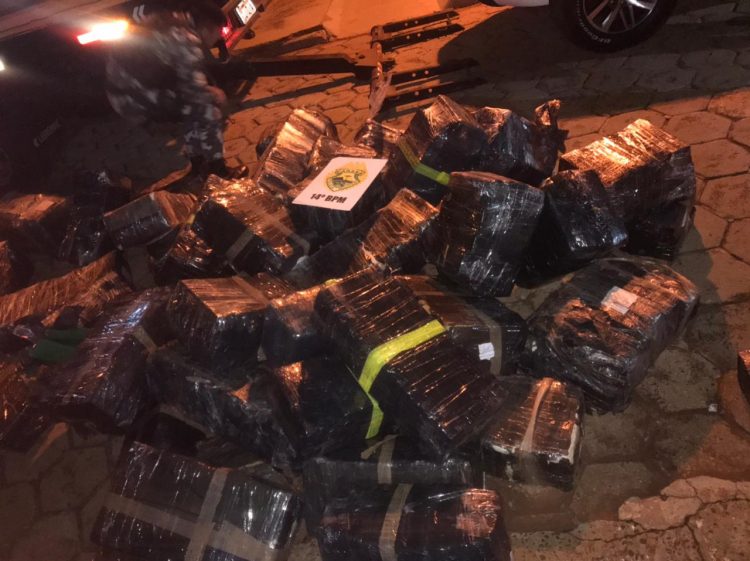 Após troca de tiros, PM apreende quase 2,5 toneladas de maconha no Porto Meira