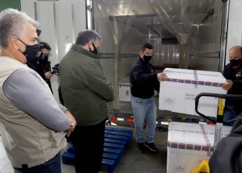 Doses da Pfizer vão para os 399 municípios anuncia Governo do Estado.