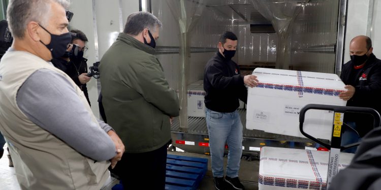 Doses da Pfizer vão para os 399 municípios anuncia Governo do Estado.