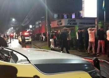 Polícia encontra mais de 800 pessoas em aglomerações e fecha pontos comerciais no Paraná