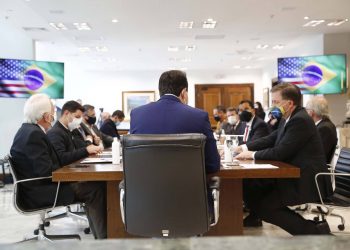 Paraná oficializa pedido para se tornar central de emissão de vistos para os EUA