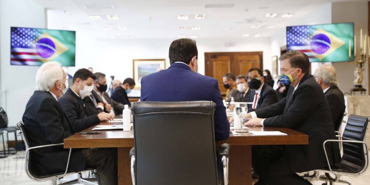 Paraná oficializa pedido para se tornar central de emissão de vistos para os EUA