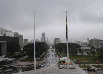 Governador decreta luto oficial de três dias por vítimas da Covid-19
