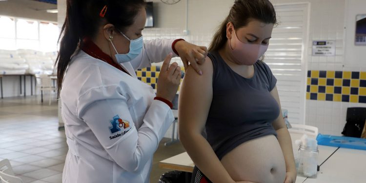 Paraná volta a incluir gestantes sem comorbidades na vacinação contra a Covid-19