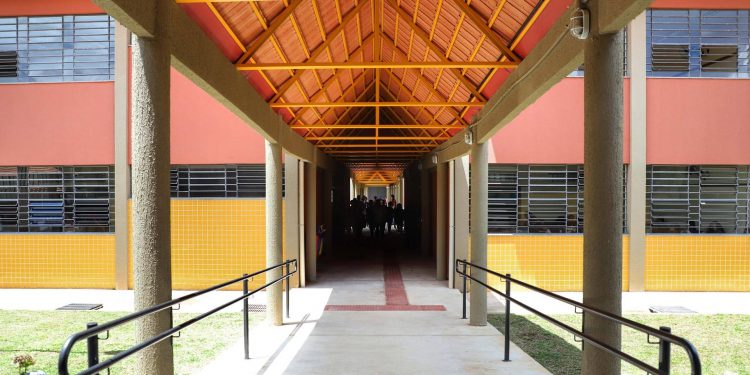 Eleição para diretores dos colégios estaduais do Paraná será em julho