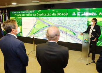 Estado e Itaipu recebem projeto executivo da duplicação da Rodovia das Cataratas