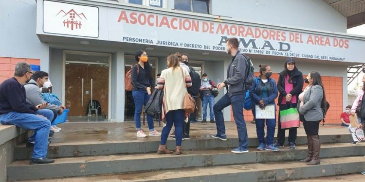 Estudantes brasileiros são maioria no mutirão migratório em Cidade do Leste