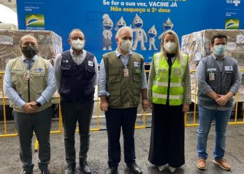 Lote de 1,5 milhão de doses da vacina da Janssen chega ao Brasil