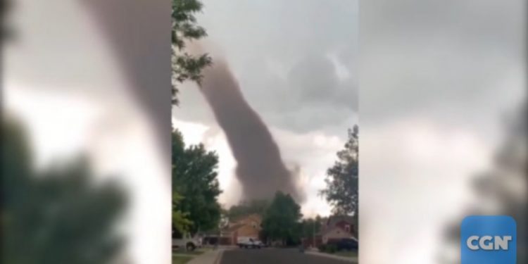 Incrível e assustador: Tornado gigante com ventos de 160 km/h atinge o Colorado; veja o vídeo