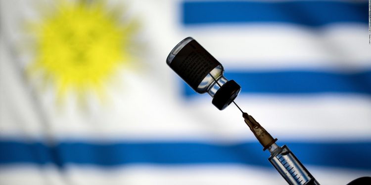 Uruguai vacinou metade da população contra Covid-19 com ao menos 1 dose