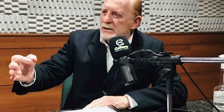 Vermelho anuncia melhorias em campos do Futebol Amador e volta a defender Estrada Parque