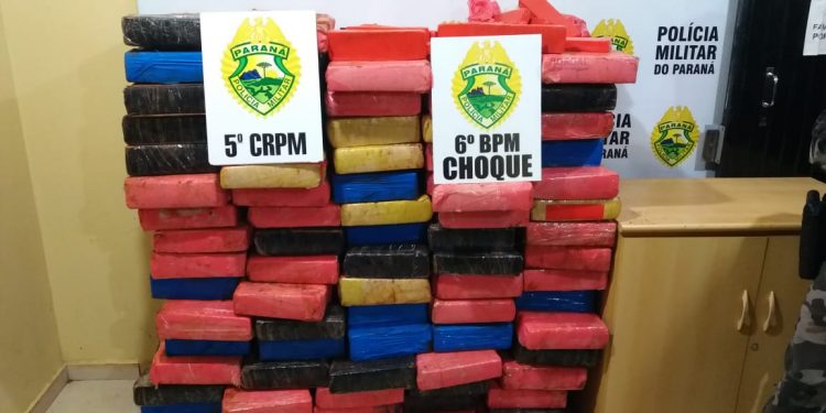 Polícia Militar prende jovem com 800 kg de maconha em Cascavel
