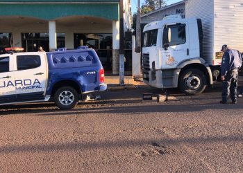 Câmeras flagram dupla com bateria de caminhão furtadas