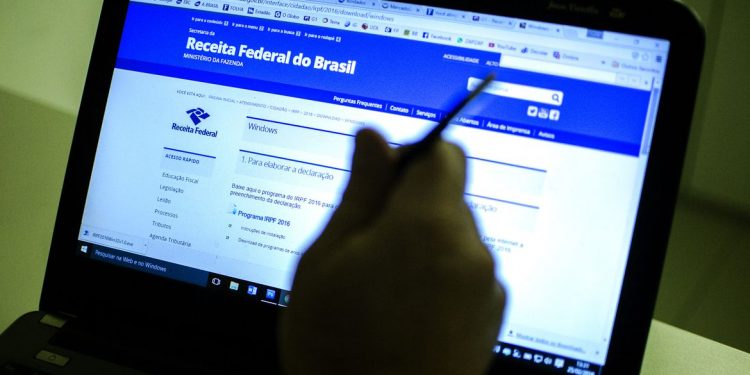 Receita libera consulta a terceiro lote de restituição do IR