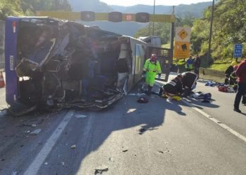 Acidente com ônibus do Umuarama Futsal deixa mortos e feridos