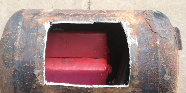 Receita Federal encontra cocaína escondida em cilindros de ônibus