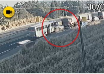 Vídeo: Ônibus ‘esmaga’ carro e mata duas pessoas no Paraná