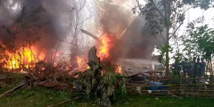 Número de mortos em acidente aéreo nas Filipinas sobe para 50