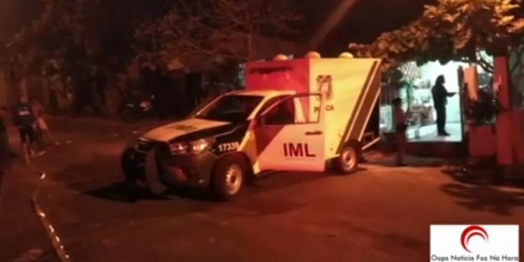 Mulher é morta com tiro de 12 no Jardim América