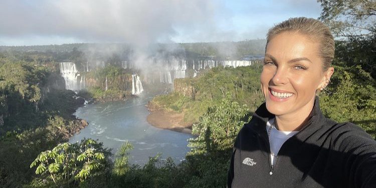Ana Hickmann passa as férias em Foz do Iguaçu