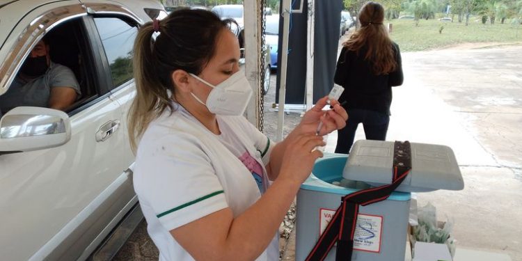 Paraguai baixa faixa etária e inicia vacinação a partir dos 35 anos